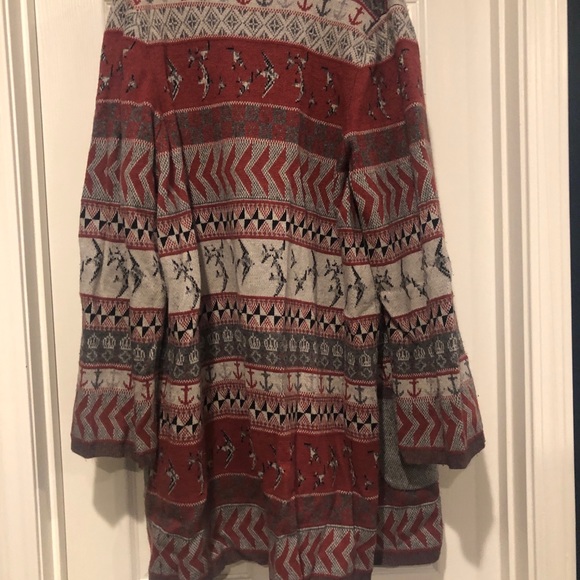 Beautiful long patterned sweater. - Picture 4 of 4